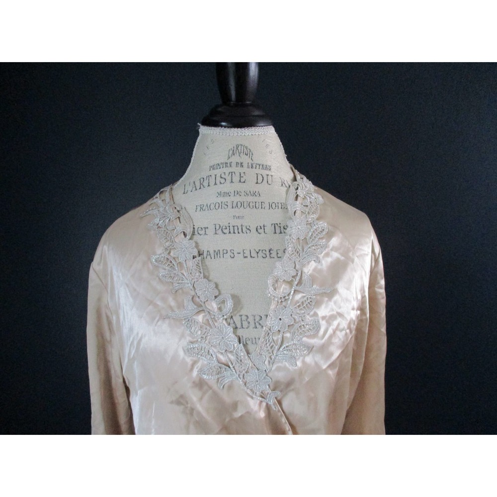 Vintage Flora Nikrooz Champagne Satin Lace Robe Size Small Medium - Picture 9 of 9